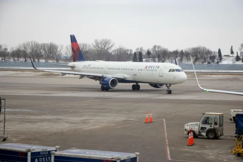Delta Air Lines (DL) aircraft on the apron.