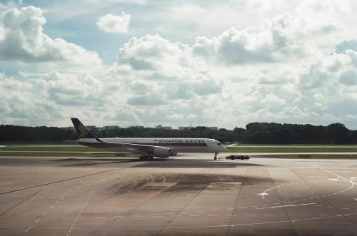 Singapore Airlines (SQ) aircraft on the apron.