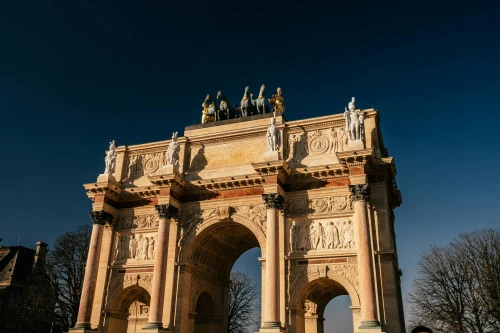 Stunning view of Arc de Triomphe du Carrousel in Paris under a deep blue sky