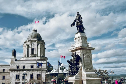 Discover this iconic monument and historic building in Québec City under a bright blue sky