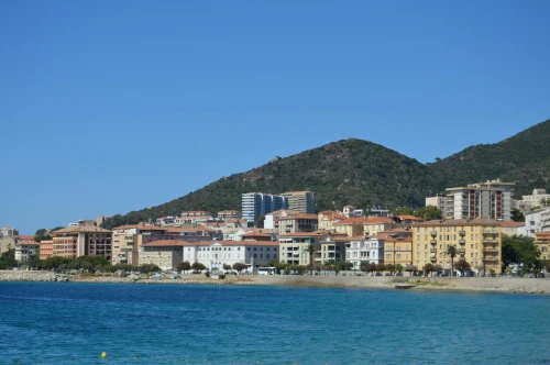 Iconic view of Ajaccio (AJA), france — Picturesque coastal town with colorful buildings against a hillside backdrop..