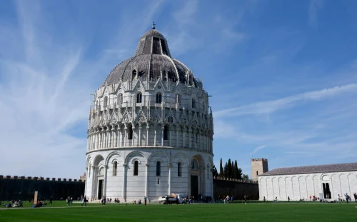 Capture of the iconic Pisa Baptistery under a clear blue sky