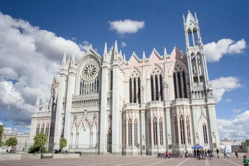 Stunning Gothic cathedral facade in León, Mexico showcasing intricate architecture against a blue sky